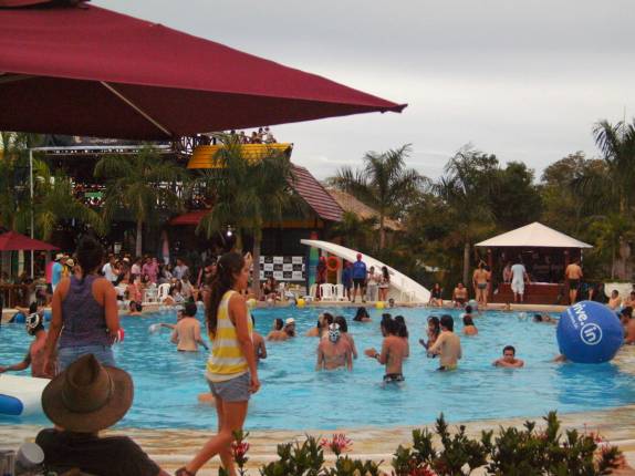 Preparativos para o concerto Rock in Paraíso, em Girardot, na Colômbia